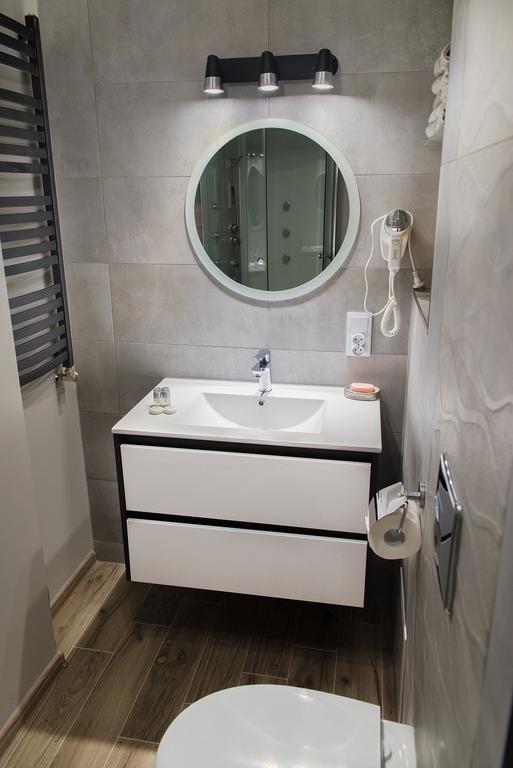 Apartament Deluxe Centrum 2 Apartment Koszalin Bagian luar foto